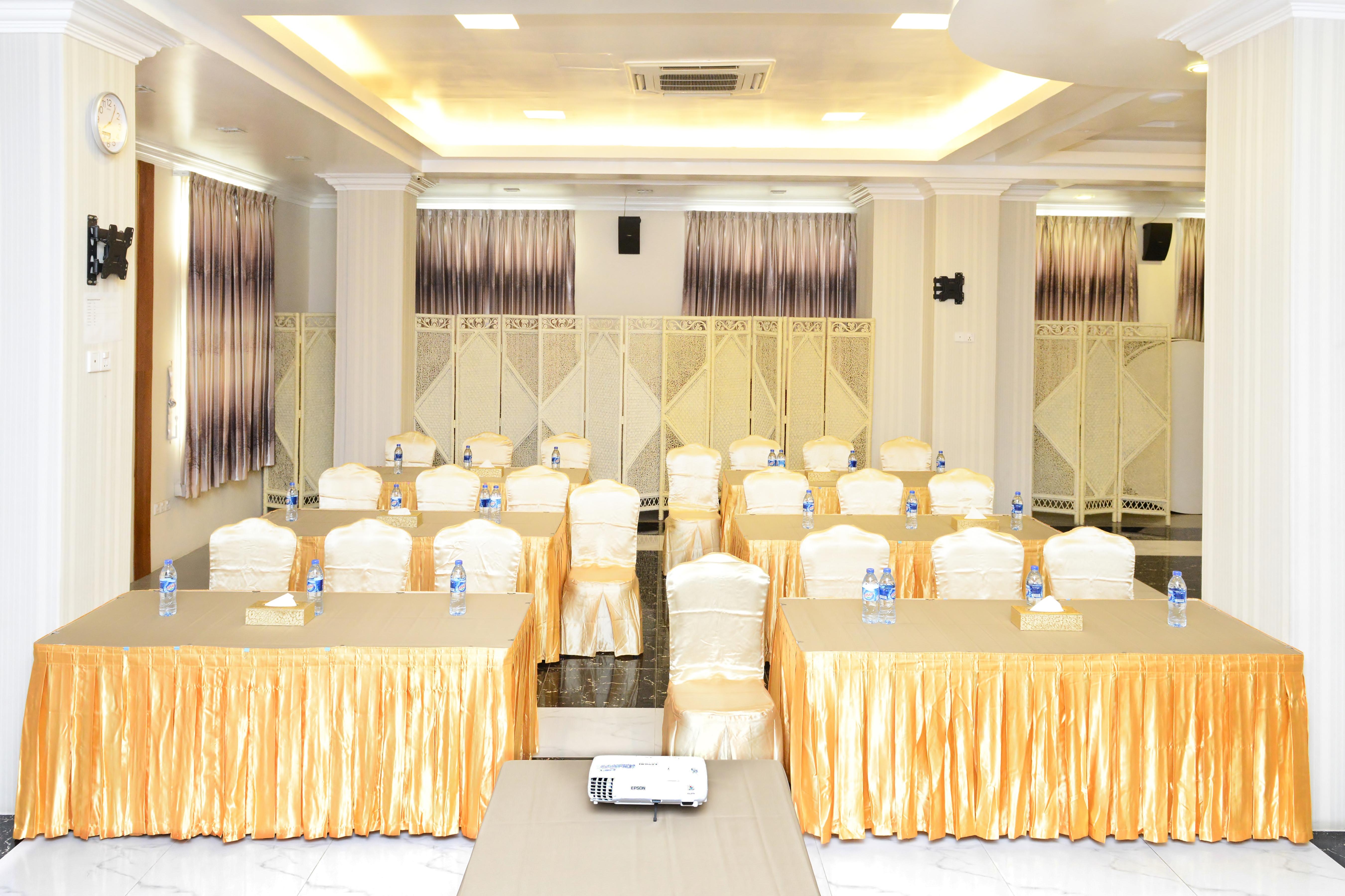 Hotel Grand United - Ahlone Branch 4*