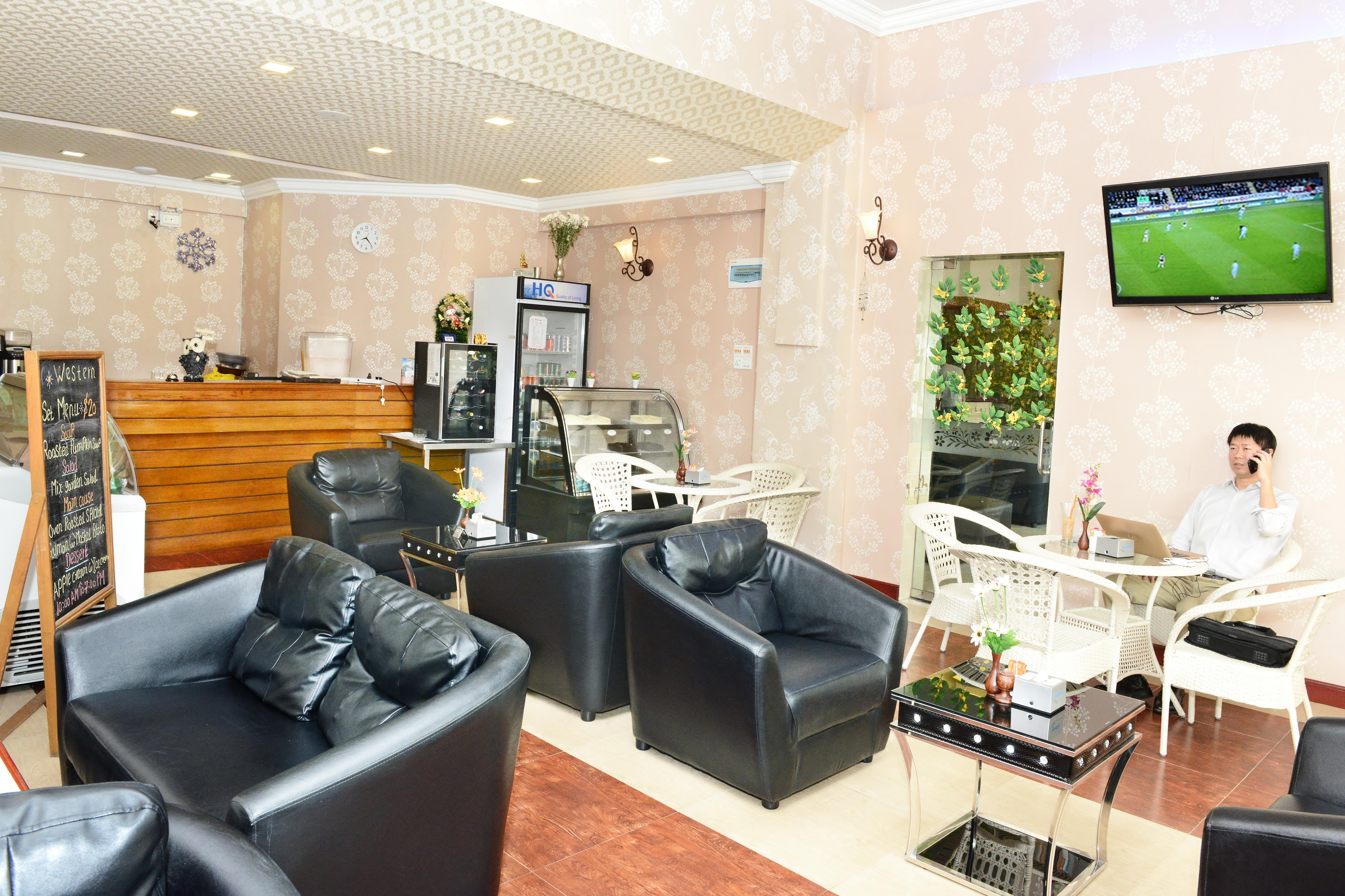 Grand United - Ahlone Branch 4*