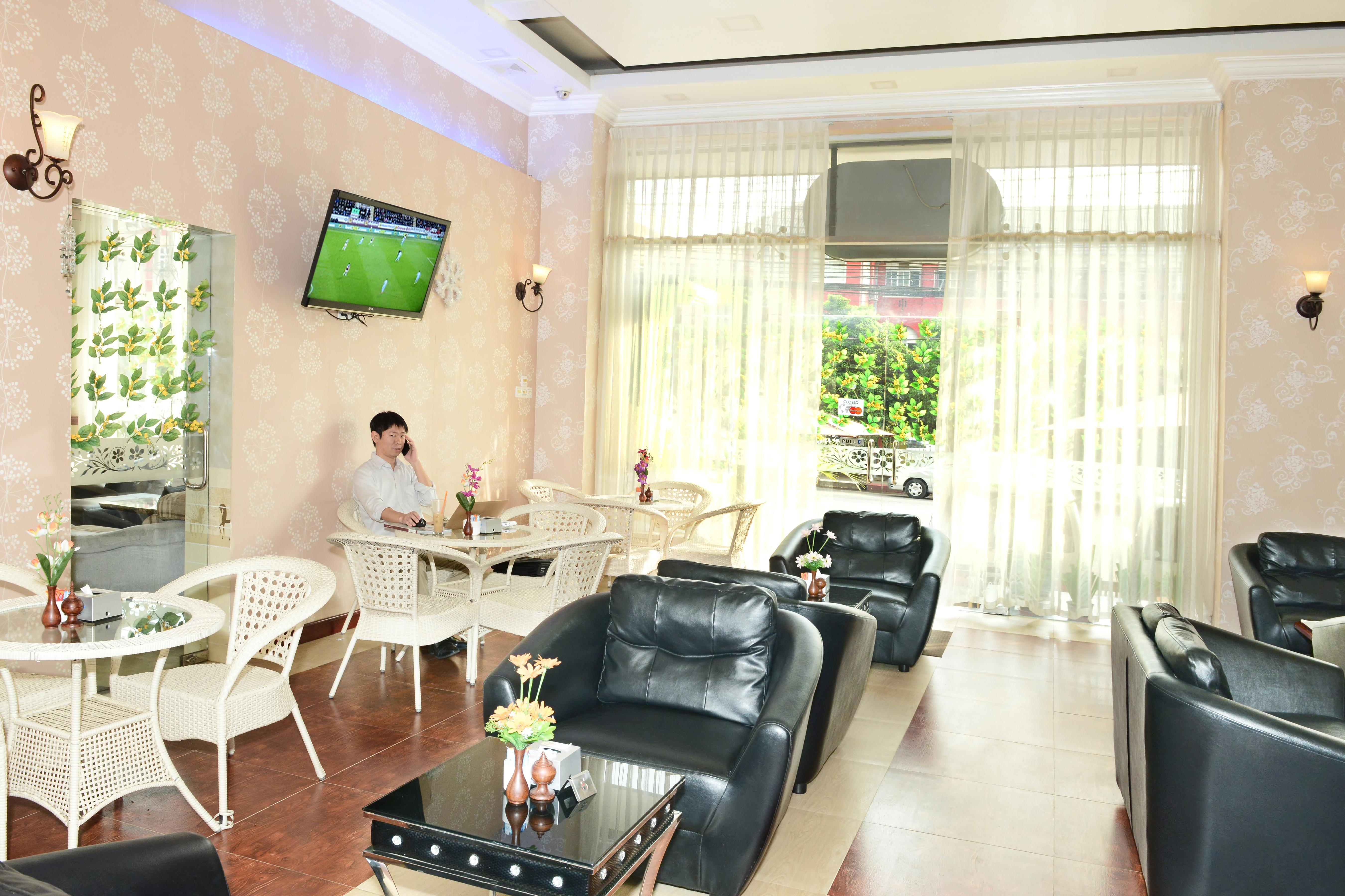 Grand United - Ahlone Branch 4*